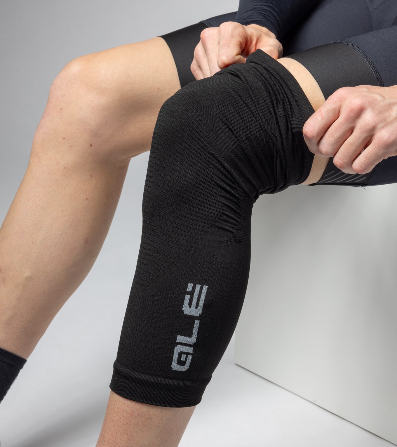 Kneewarmers Unisex Seamless – Alé Cycling - Main Image