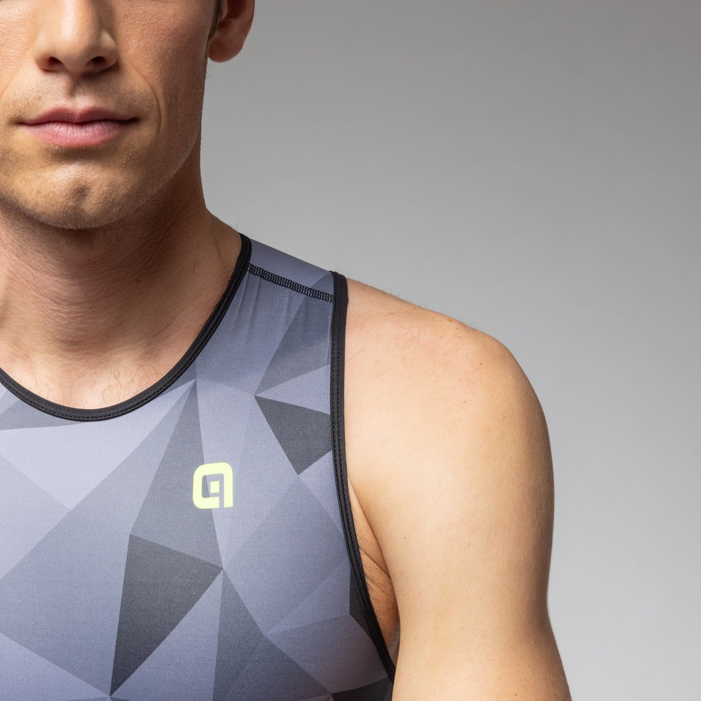 Einteiler Mit Reissverschluss Auf Der Rückseite Mann Triple